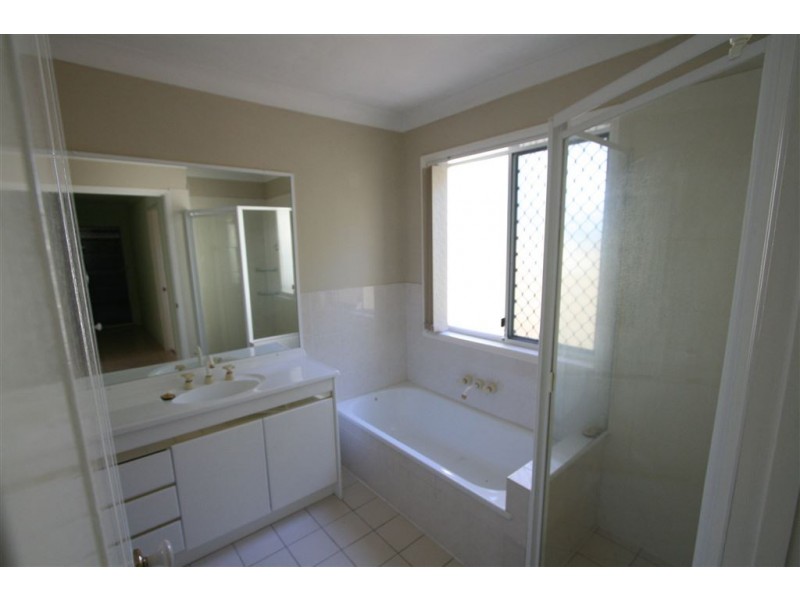 12 Ballyliffen Ct, Robina QLD 4226