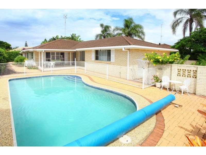 33 Arcadia Dr, Mermaid Waters QLD 4218