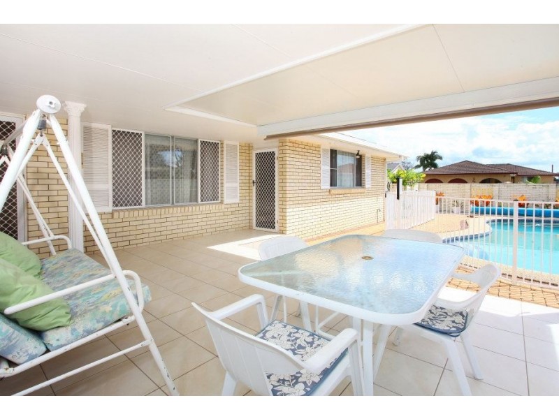 33 Arcadia Dr, Mermaid Waters QLD 4218