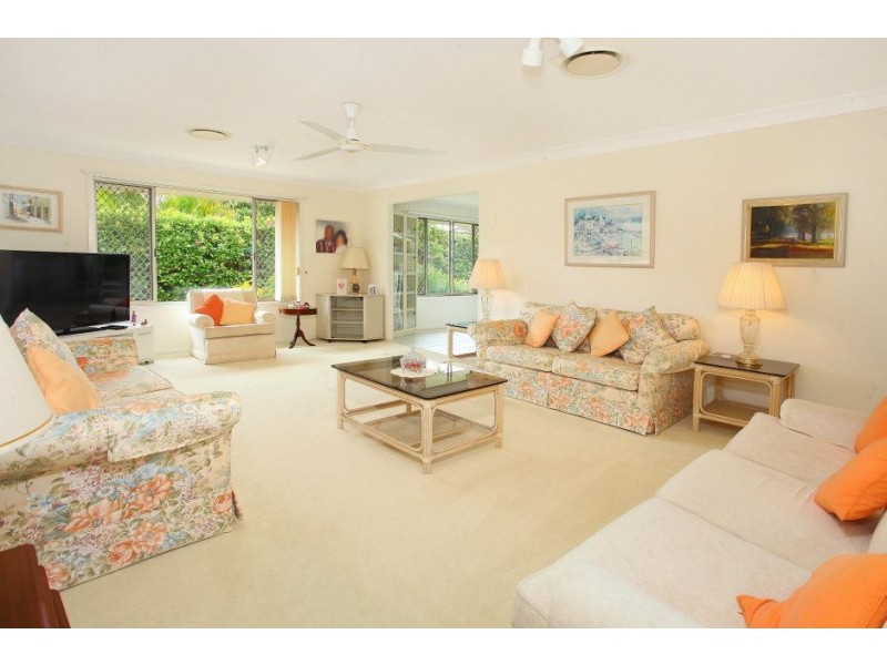 33 Arcadia Dr, Mermaid Waters QLD 4218