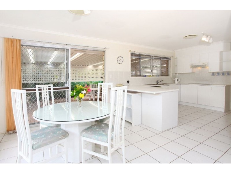 33 Arcadia Dr, Mermaid Waters QLD 4218