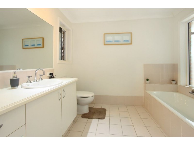 6 Prestwick Court, Robina QLD 4226