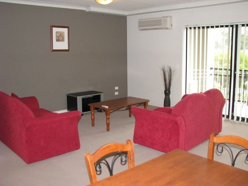 27/2 Geraldton Drive, Varsity Lakes QLD 4227