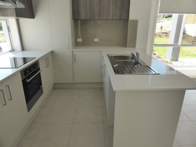 11/18 Nickel Street, Pimpama QLD 4209