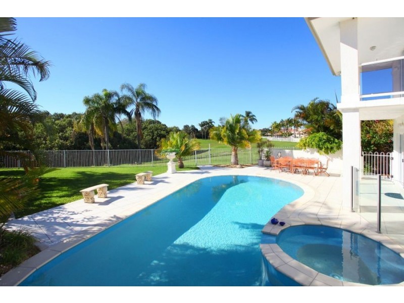 20 Meadowlake Dr, Carrara QLD 4211