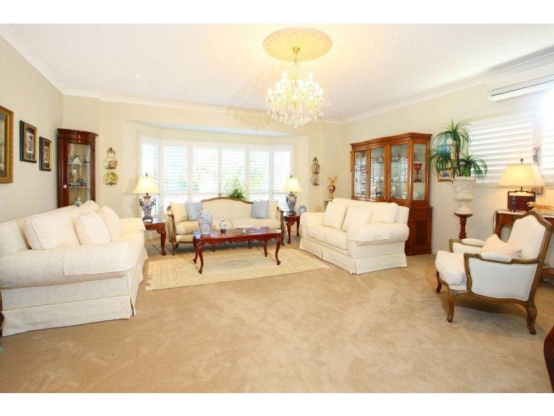 20 Meadowlake Dr, Carrara QLD 4211