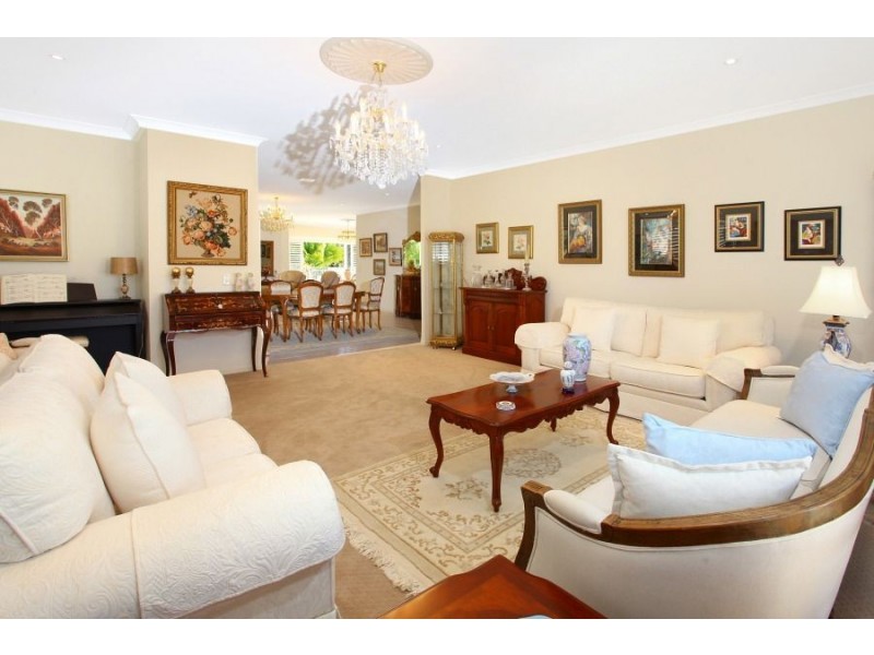 20 Meadowlake Dr, Carrara QLD 4211