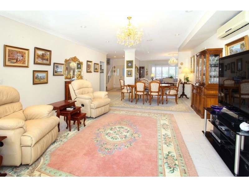 20 Meadowlake Dr, Carrara QLD 4211