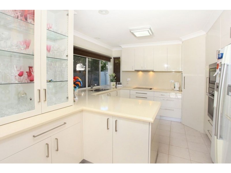 20 Meadowlake Dr, Carrara QLD 4211