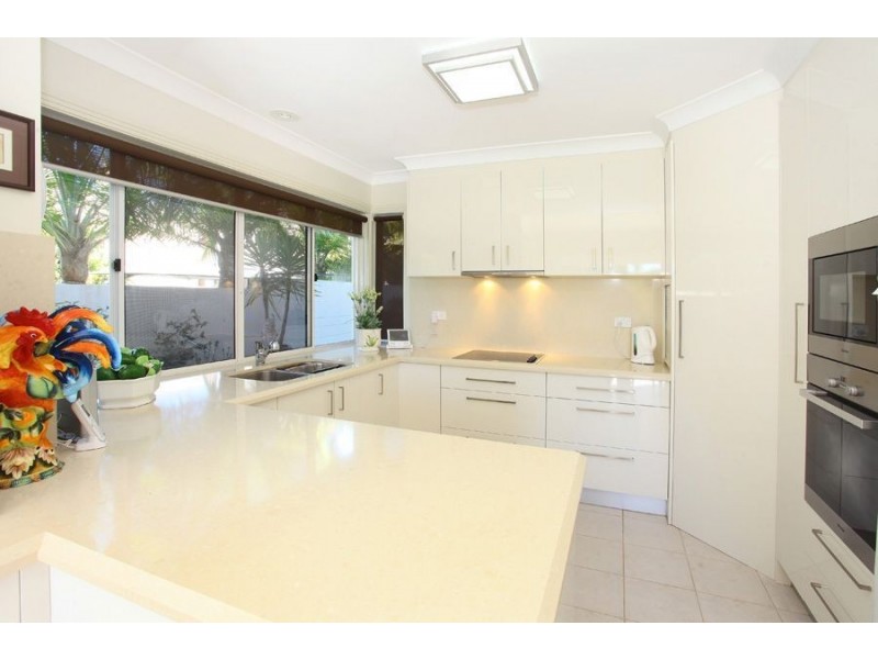 20 Meadowlake Dr, Carrara QLD 4211