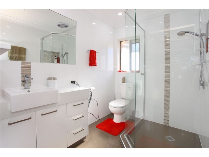 54 Newport Dr, Robina QLD 4226