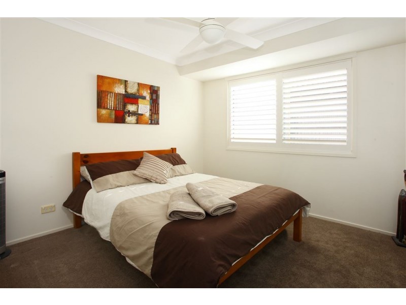 54 Newport Dr, Robina QLD 4226