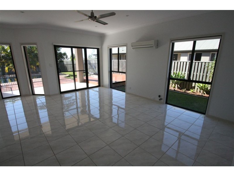 8 Aquarius St, Reedy Creek QLD 4227