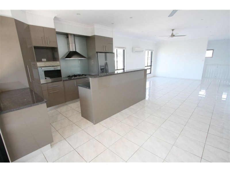 8 Aquarius St, Reedy Creek QLD 4227