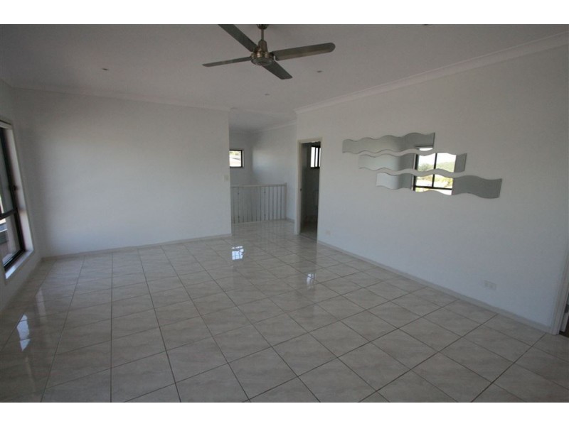 8 Aquarius St, Reedy Creek QLD 4227