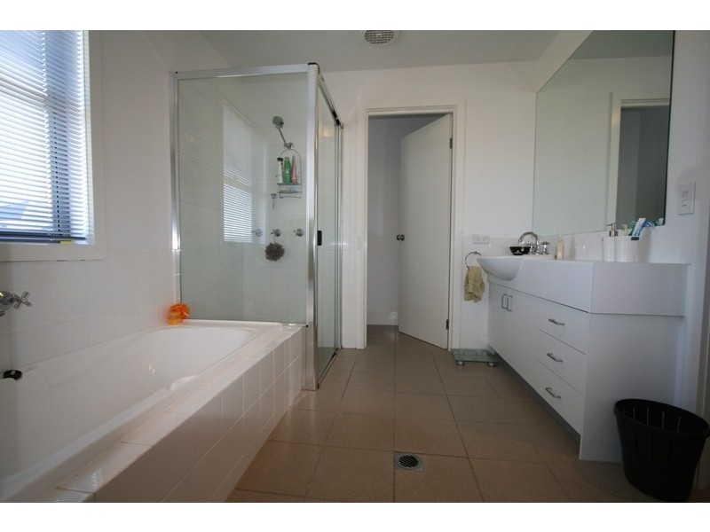 13 Shorehaven Pl, Varsity Lakes QLD 4227