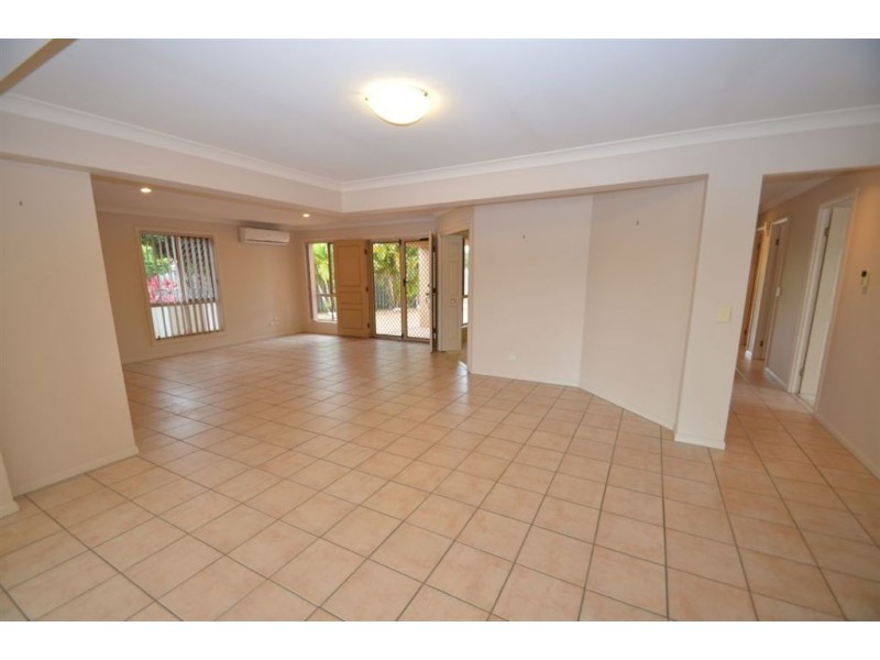 9 Cornell Ct, Varsity Lakes QLD 4227