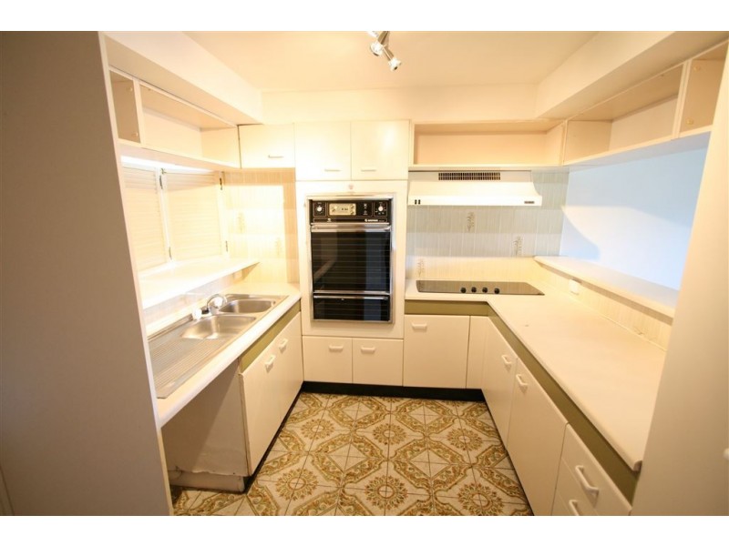 11/37 Hooker Bld, Broadbeach Waters QLD 4218