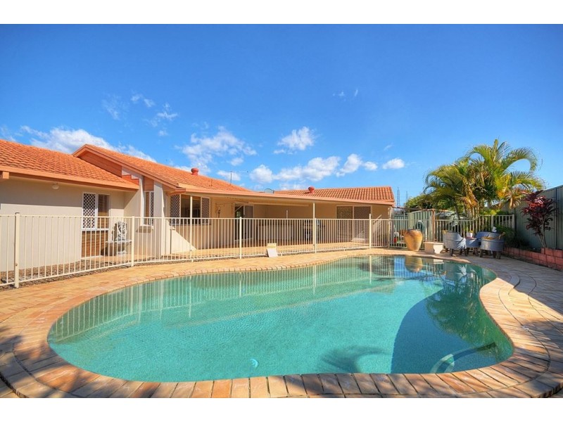 8 Broadview Pl, Robina QLD 4226