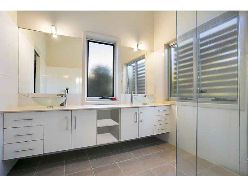 11 Meridien Ave, Varsity Lakes QLD 4227