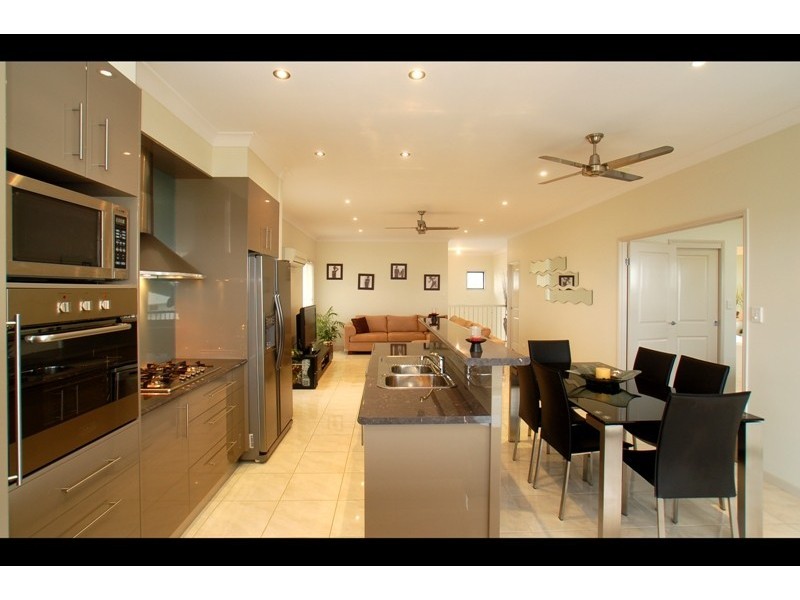 8 Aquarius Street, Reedy Creek QLD 4227