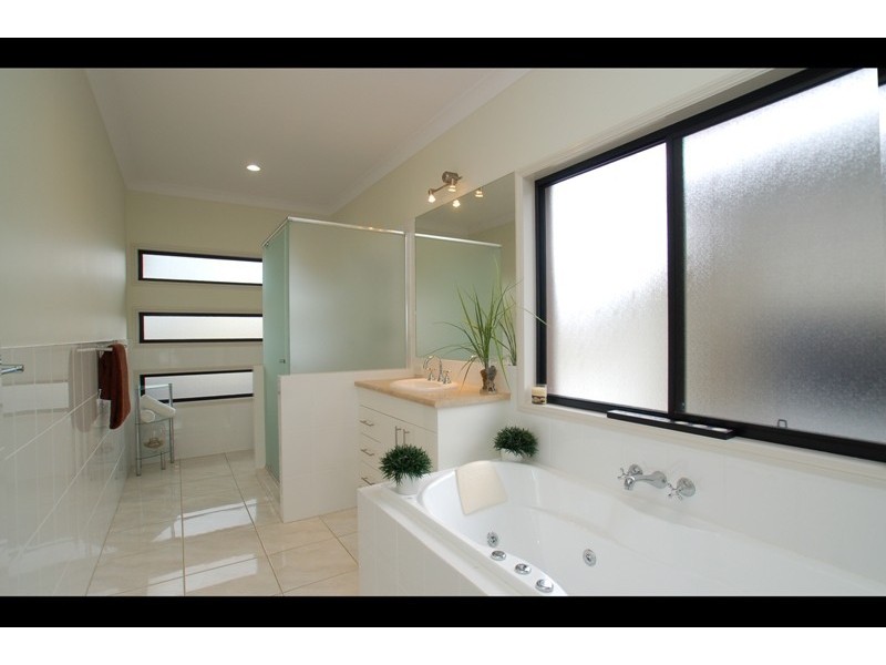 8 Aquarius Street, Reedy Creek QLD 4227