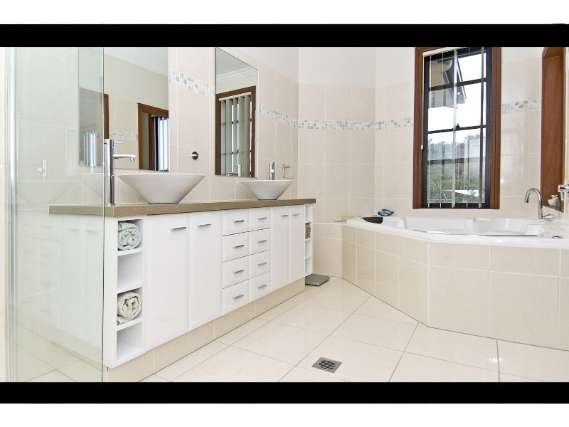 24 Grove Creek Close, Reedy Creek QLD 4227