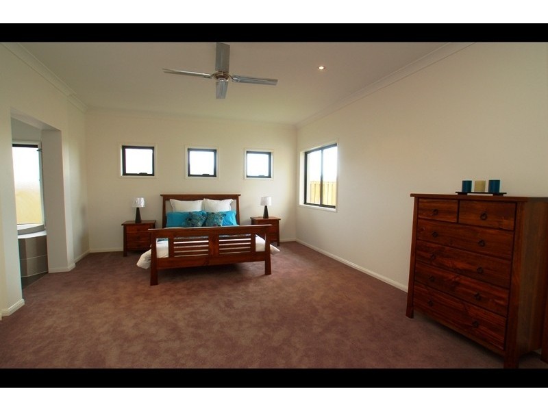 4 Peregrine Street, Reedy Creek QLD 4227