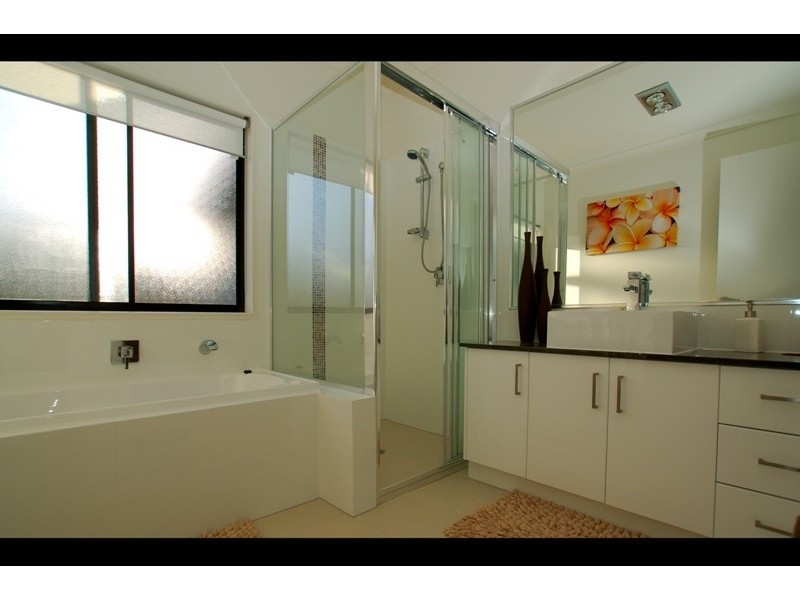 17 Peregrine Street, Reedy Creek QLD 4227