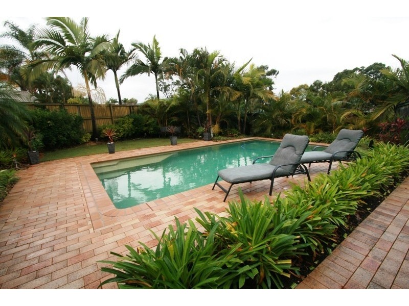 136 Glen Eagles Drive, Robina QLD 4226