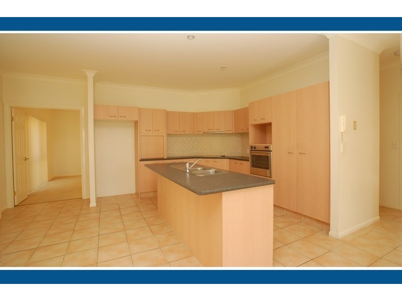 7 Montville Crt, Varsity Lakes QLD 4227