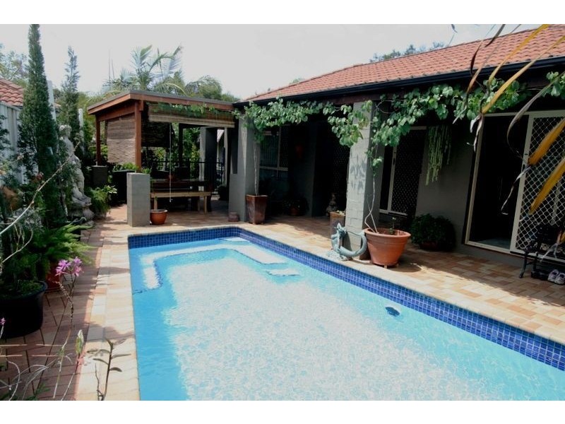 11 Tuggerah Cl, Robina QLD 4226