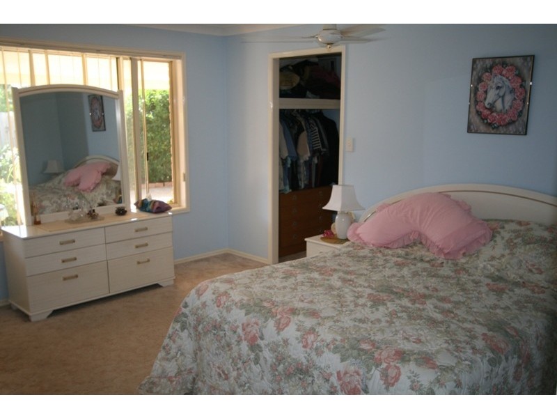 18 Daryl Dr, Varsity Lakes QLD 4227