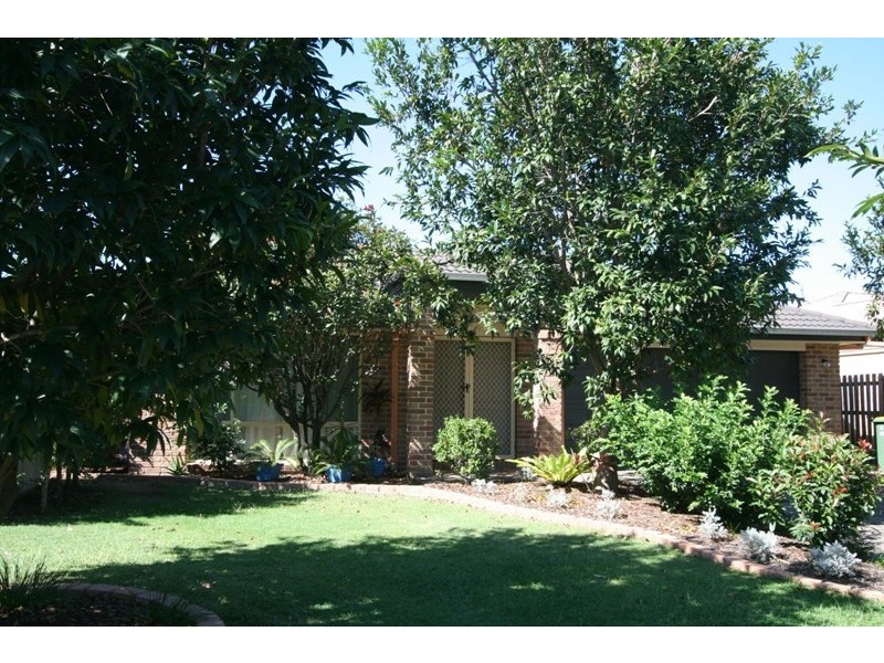 18 Daryl Dr, Varsity Lakes QLD 4227