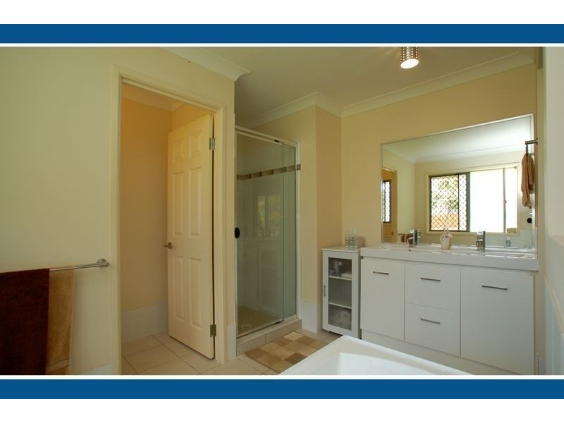 6 Skyburnett, Reedy Creek QLD 4227