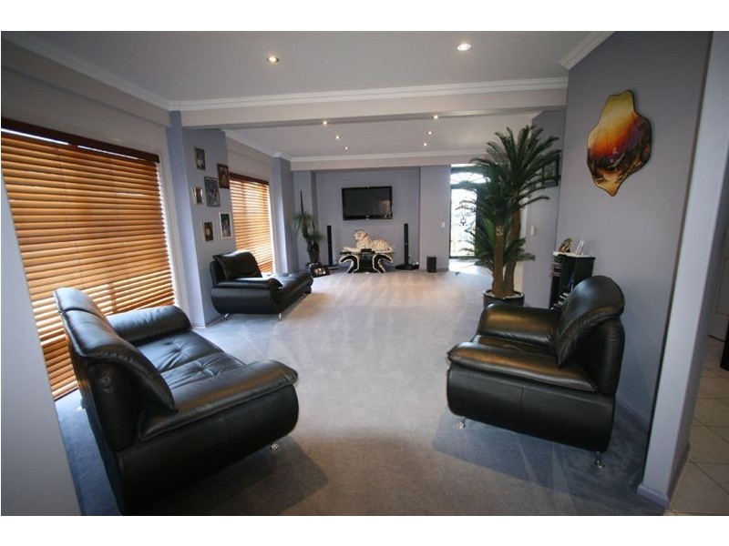 23 WINTON TCE, Varsity Lakes QLD 4227