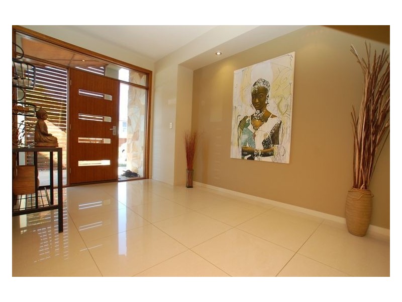 11 Meridien Ave, Varsity Lakes QLD 4227