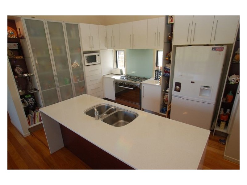 11 Meridien Ave, Varsity Lakes QLD 4227
