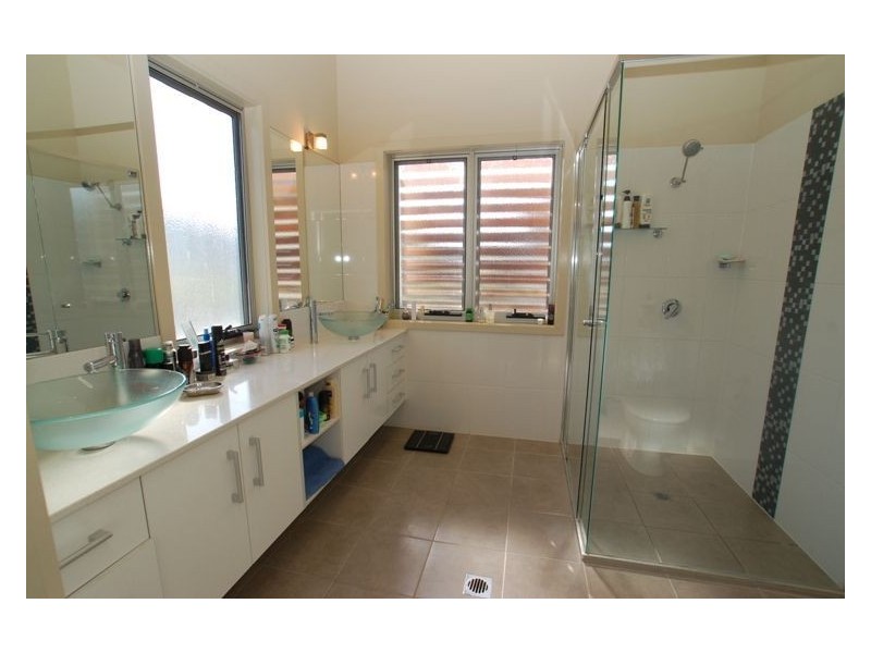 11 Meridien Ave, Varsity Lakes QLD 4227