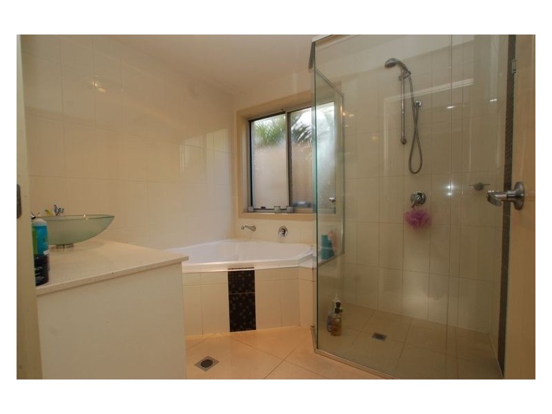 11 Meridien Ave, Varsity Lakes QLD 4227