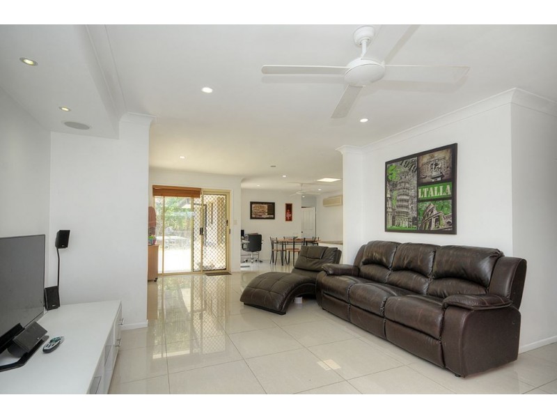 26 Swanton Dr, Mudgeeraba QLD 4213