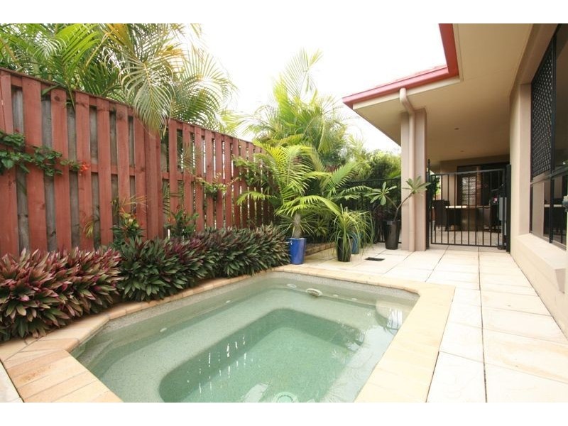 15 Lantau Cr, Varsity Lakes QLD 4227