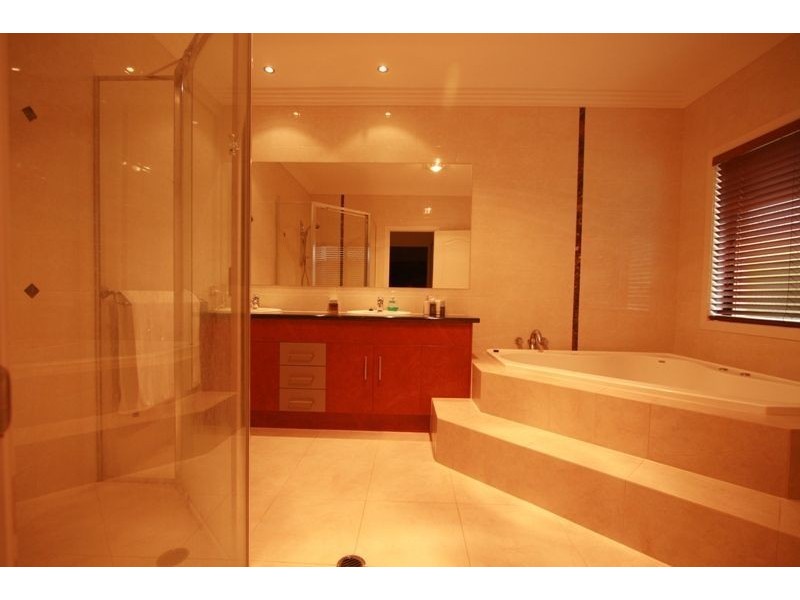 15 Lantau Cr, Varsity Lakes QLD 4227