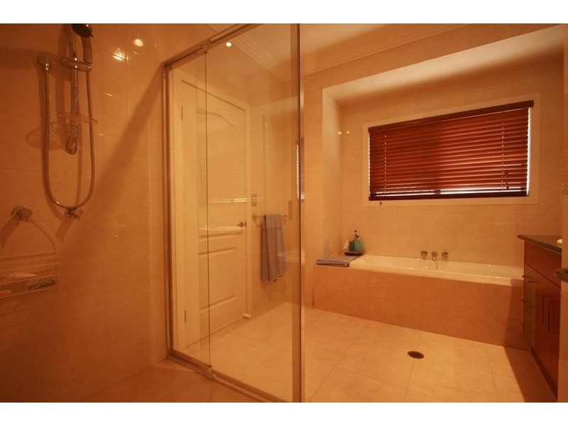 15 Lantau Cr, Varsity Lakes QLD 4227