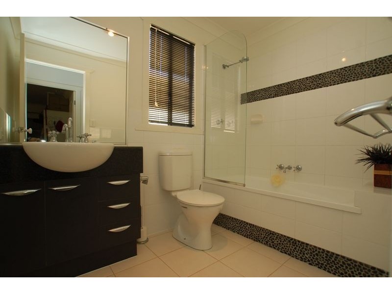 11b Mulgrave Cr, Varsity Lakes QLD 4227