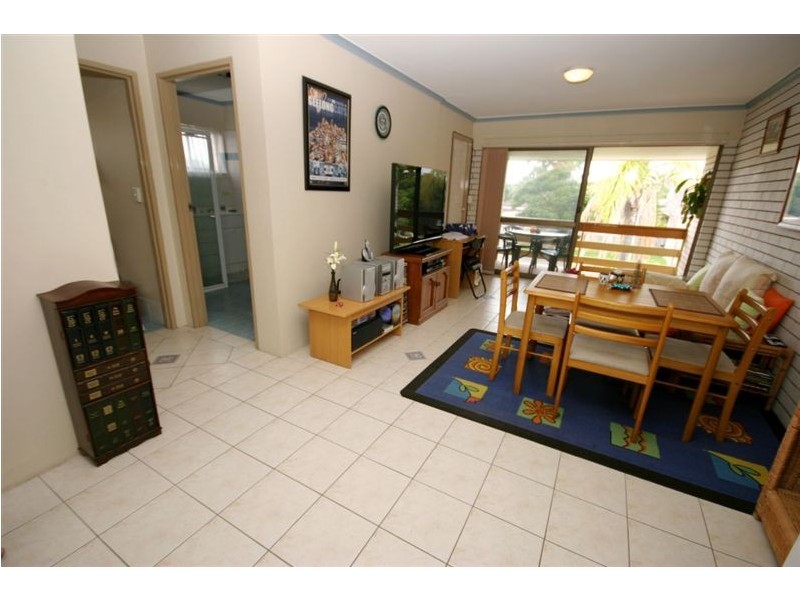 4/20 Peter Pde, Mermaid Waters QLD 4218