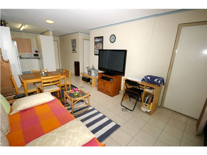 4/20 Peter Pde, Mermaid Waters QLD 4218