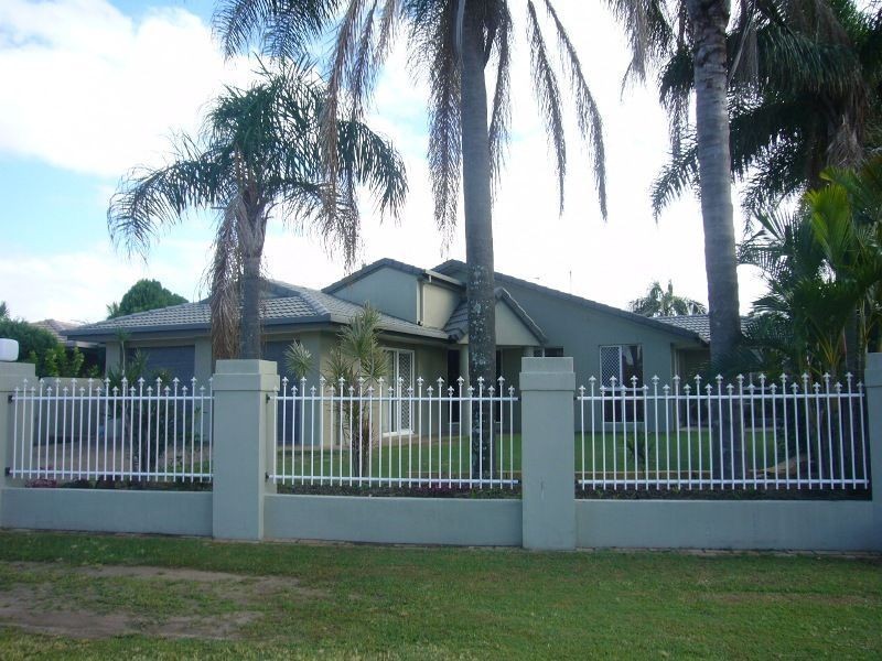 18 Bon Aire Ct, Clear Island Waters QLD 4226