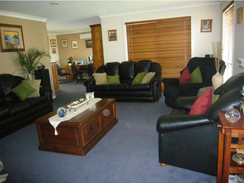 18 Bon Aire Ct, Clear Island Waters QLD 4226