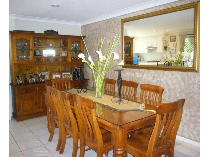 18 Bon Aire Ct, Clear Island Waters QLD 4226